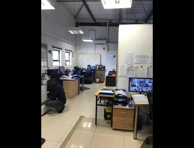 233M² WAREHOUSE RENTED IN CORNUBIA
